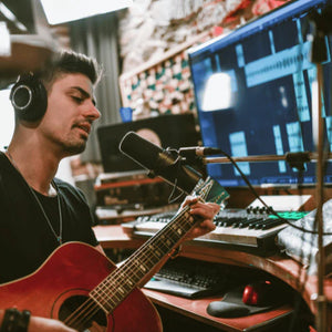 Maxime, Chanteur compositeur