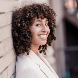 Amira, Chanteuse compositrice